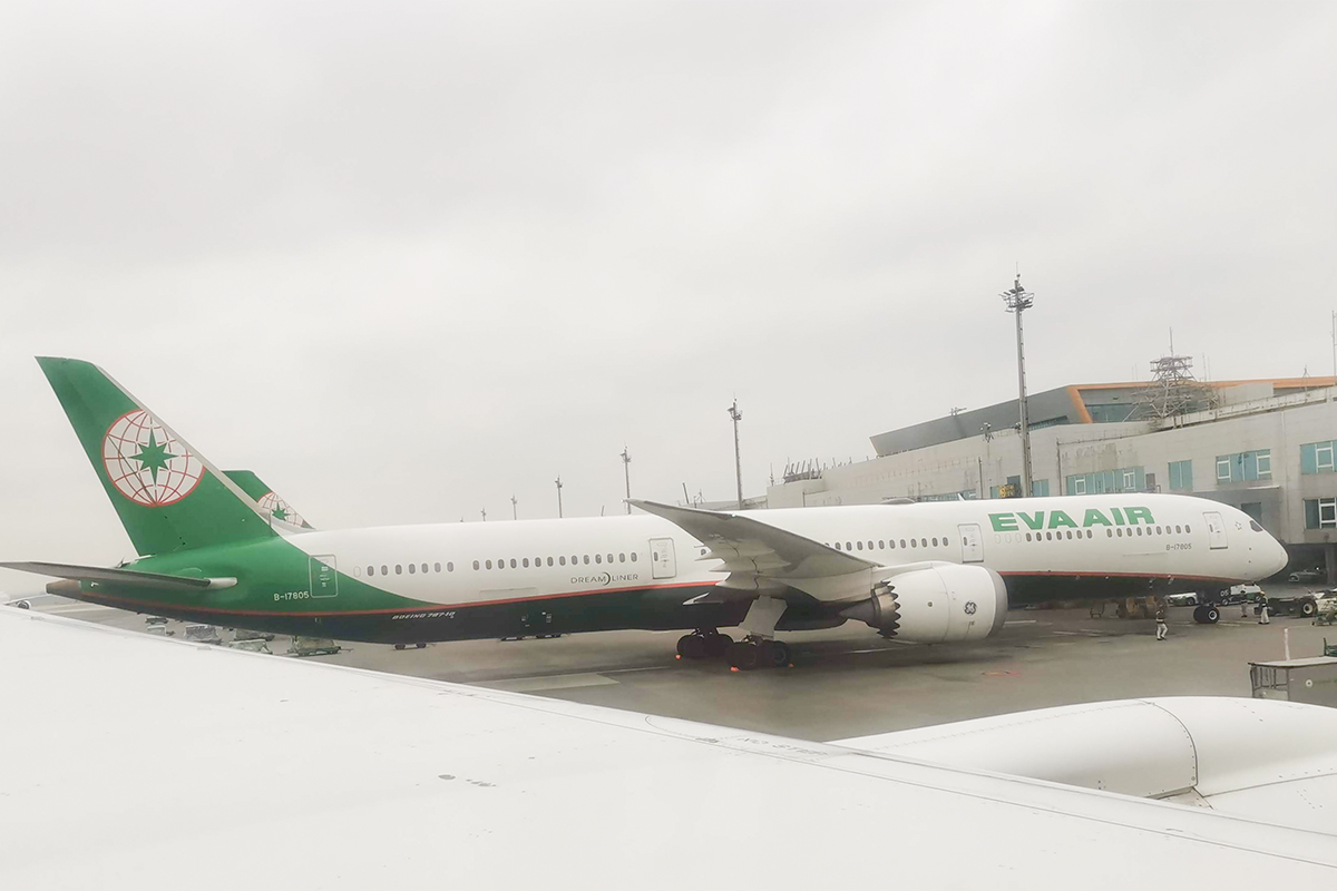 【エバー航空BR105搭乗記】福岡→台北 2時間半フライト[エコノミークラス] | Pen＆Voyage | ペン・ボヤージュ