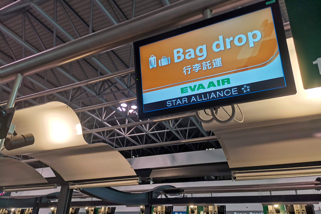 ミラノ・マルペンサ空港のエバー航空カウンター