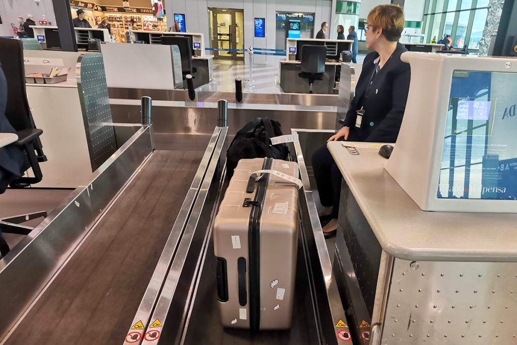 ミラノ・マルペンサ空港のエバー航空カウンター