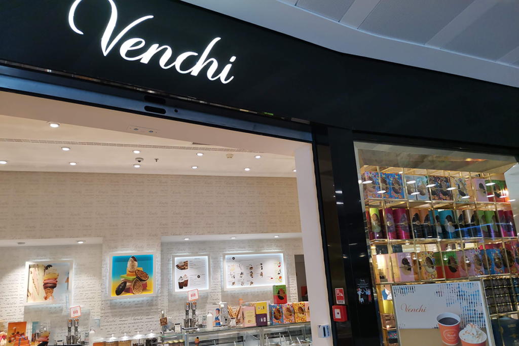 ミラノ・マルペンサ空港出国エリアにあるチョコレート店Venchi