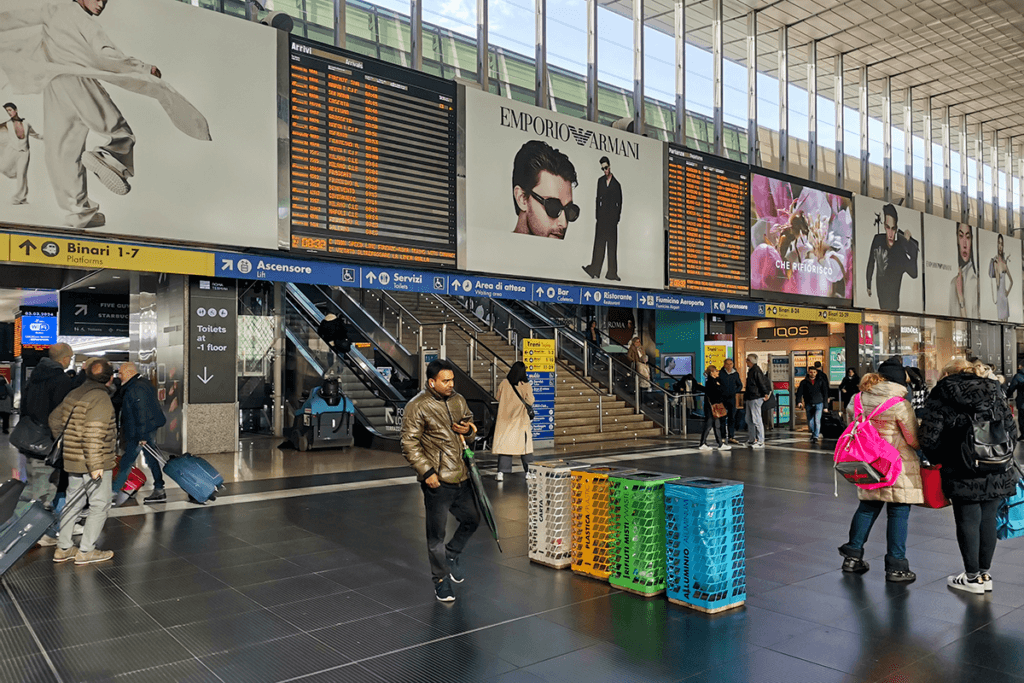 ローマ・テルミニ駅は近代的