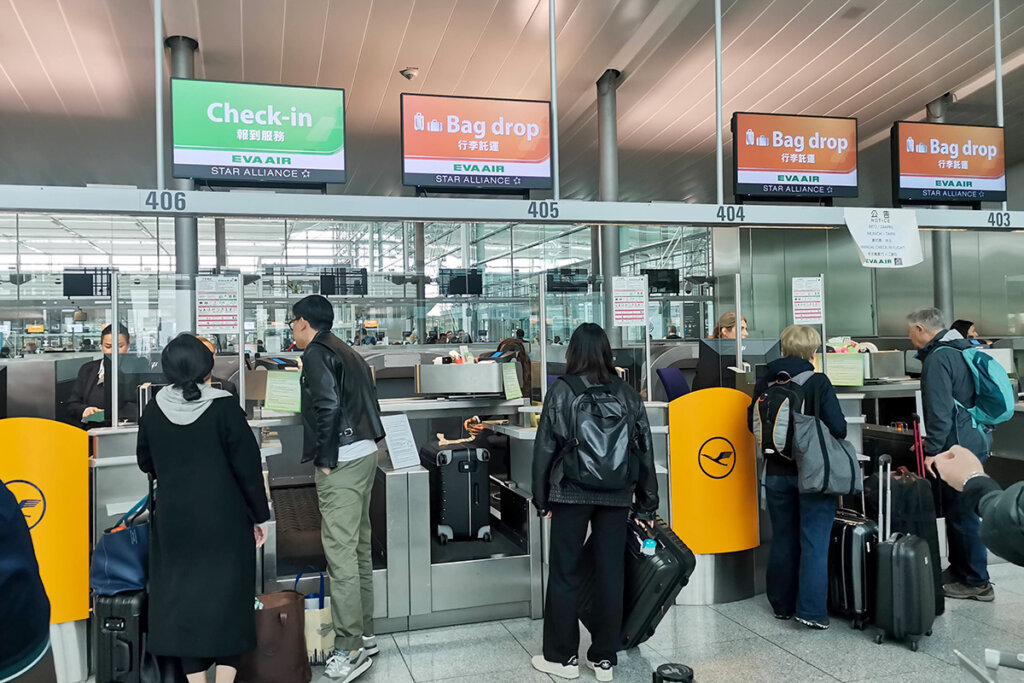 エバー航空のチェックインカウンター