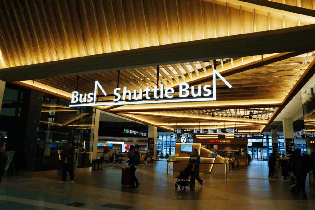 到着ロビーⒸPen＆Voyage