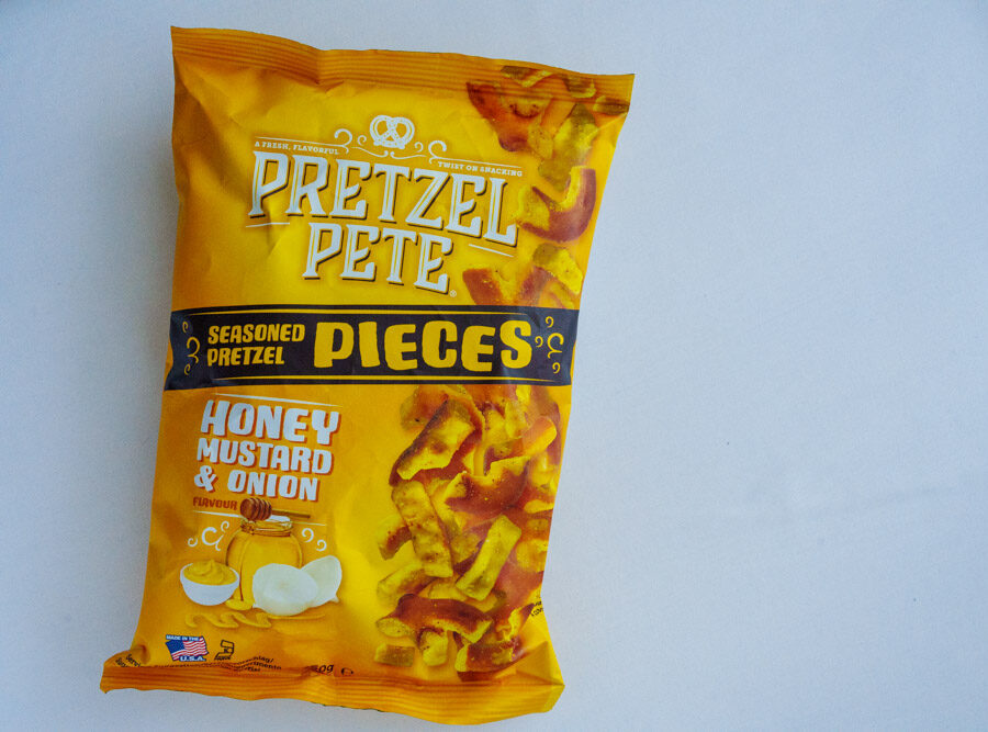 Pretzel Pete（プレッツェル・ピート） の 「プレッツェル・ピース ハニーマスタード＆オニオン味ⒸPen＆Voyage