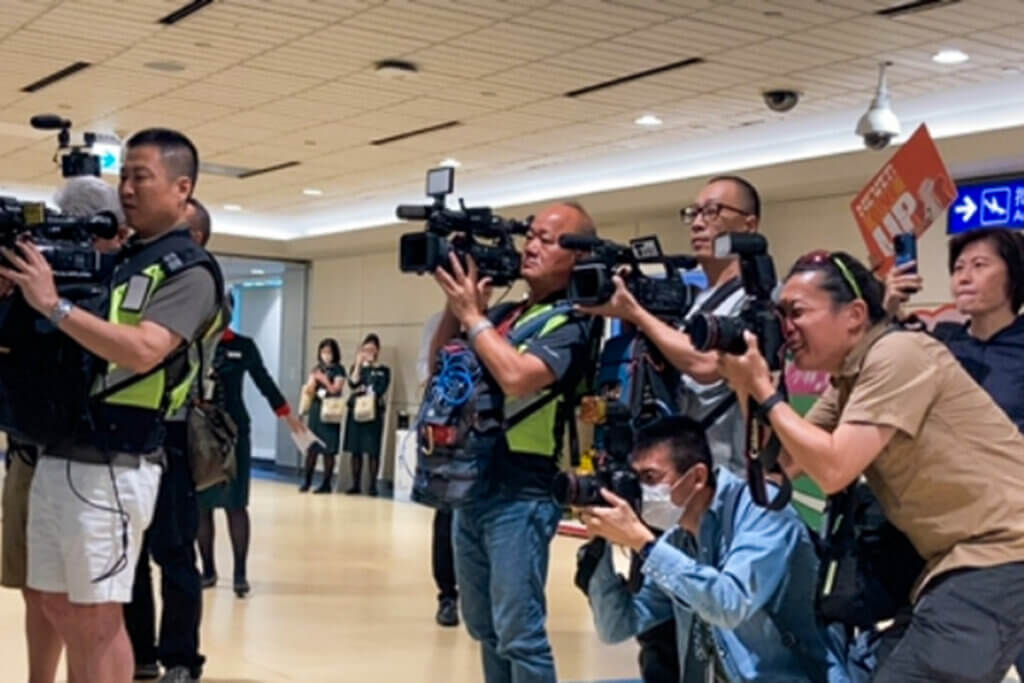 桃園空港でチャイニーズタイペイ卓球選手を待ち構える報道陣