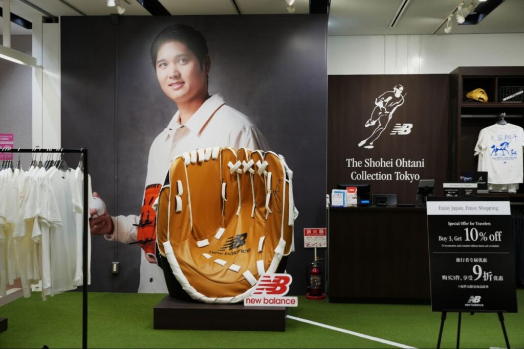 成田国際空港第2ターミナル4階のニューバランスー大谷翔平シグネチャーコレクション期間限定店©Pen&Voyage