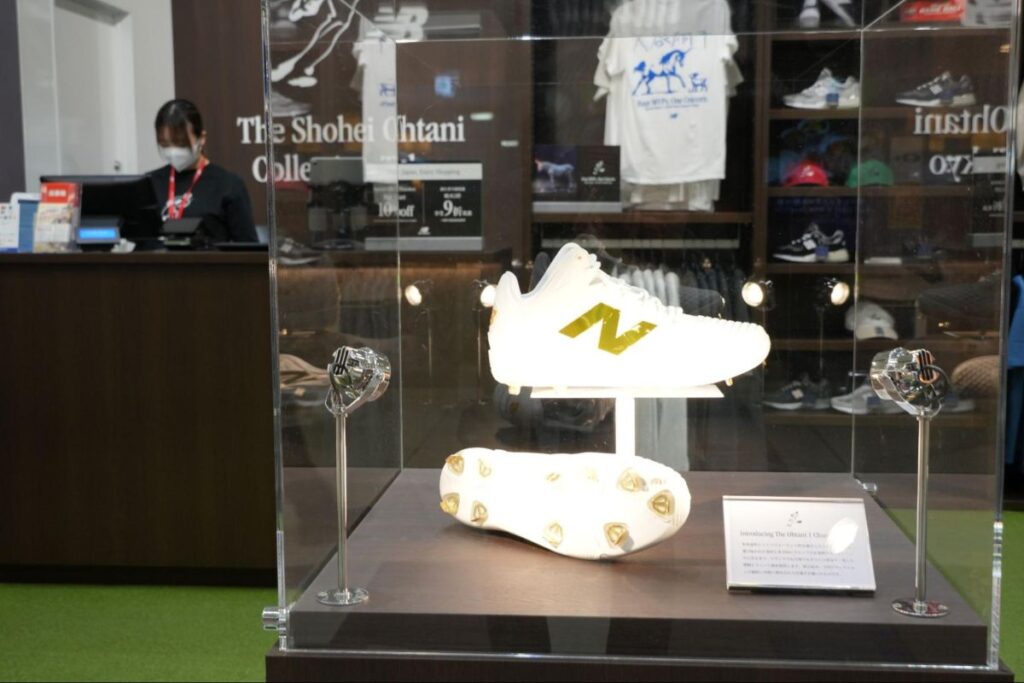 大谷翔平が実際に着用したスパイクの展示©Pen&Voyage