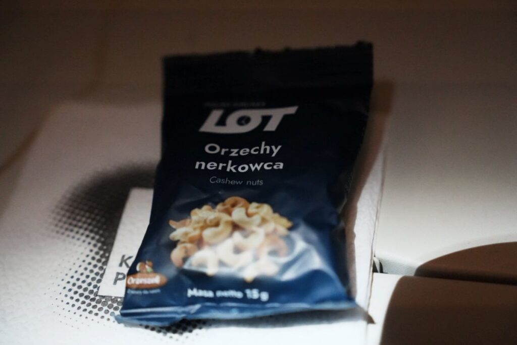 まずは紙おしぼりとおつまみ@Pen&Voyage