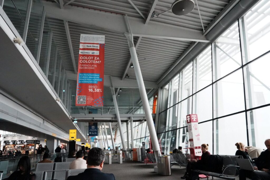 ワルシャワ・ショパン空港の搭乗ゲート@Pen＆Voyage