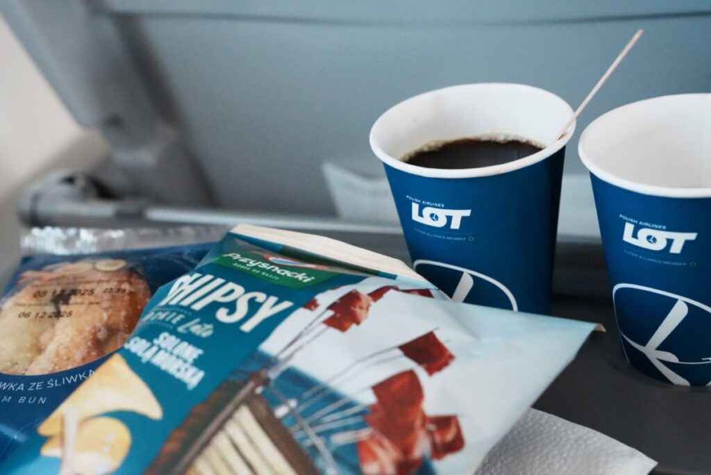 1時間半足らずのフライトでもサービス有@Pen&Voyage