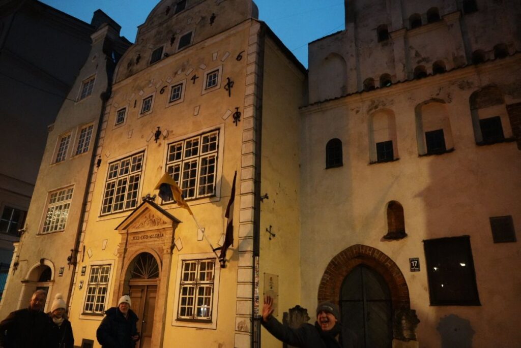 「三人兄弟」と呼ばれる3棟の中世建築@Pen&Voyage