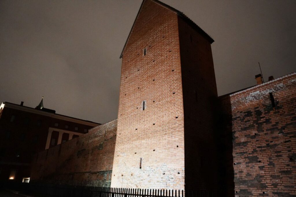 スウェーデン門と火薬塔の間に続く城壁