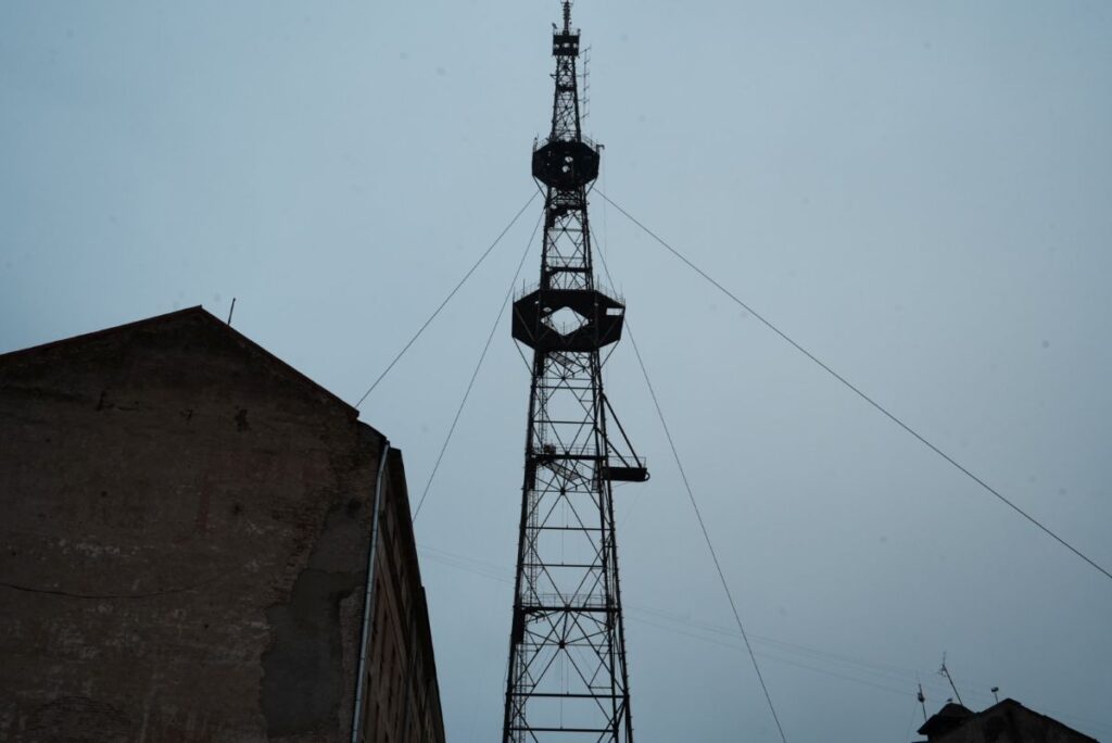 元は石油掘削用に造られ、テレビ塔にもなった＠Pen＆Voyage