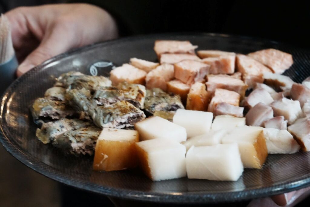 ヤツメウナギやバターフィッシュの試食プレート＠Pen＆Voyage