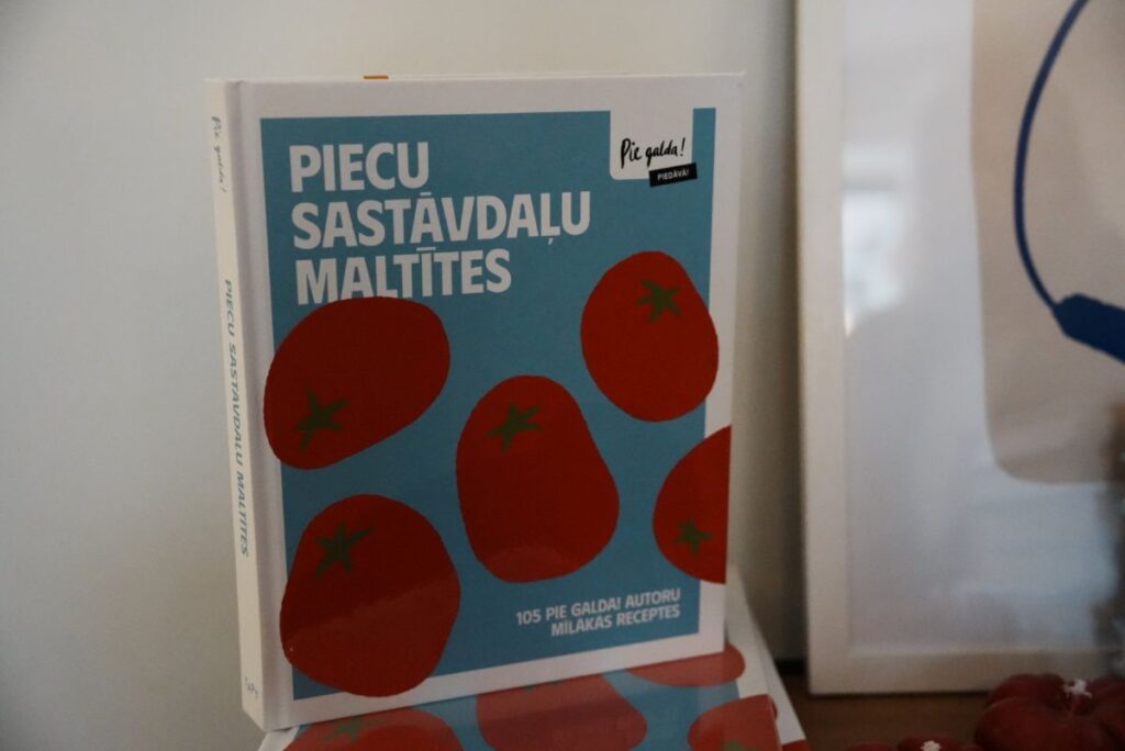 最新刊は「5つの材料だけで作る料理」。105のレシピ105が掲載されているⒸPen&Voyage