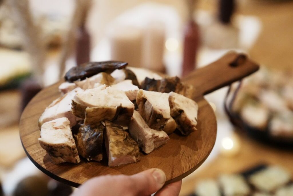 あっさり風味豊かなスモークチキンⒸPen&Voyage