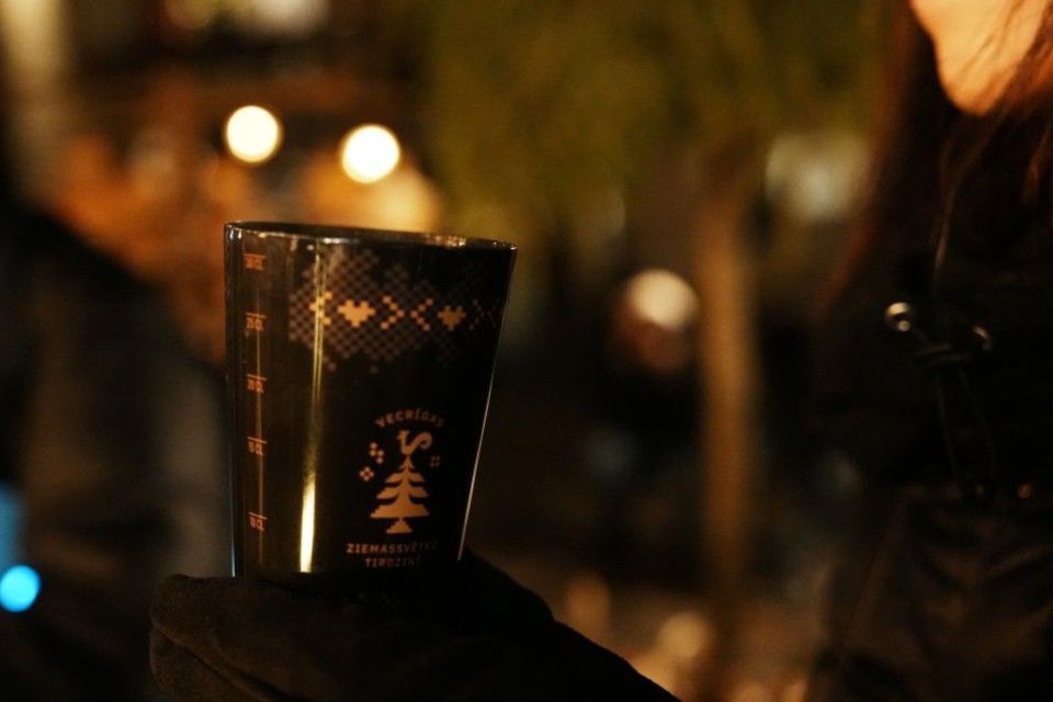 黒いカップはデポジットとして2ユーロ＠Pen＆Voyage