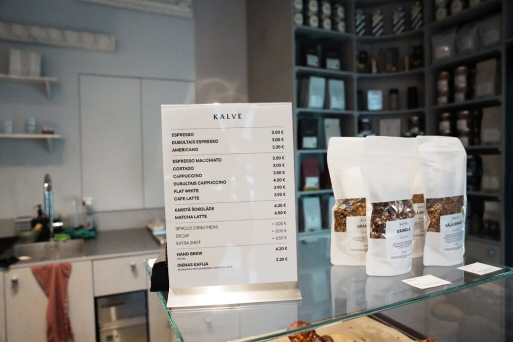 メニューもシンプル。フードメニューもある@Pen&Voyage