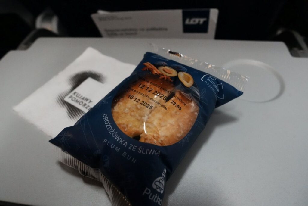 短距離路線でも茶菓のサービスがある@Pen＆Voyage