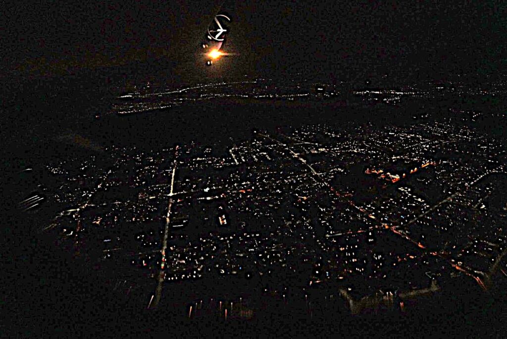 午前5時過ぎ、夜明け前のワルシャワに到着@Pen&Voyage