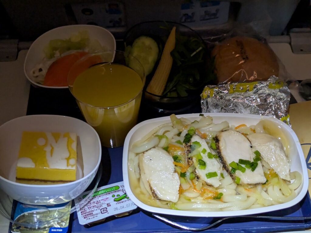 LO80便のエコノミークラス機内食@Pen＆Voyage