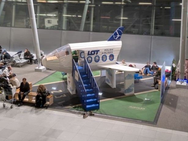 ワルシャワ・ショパン空港の遊び場はLOT機@Pen&Voyage