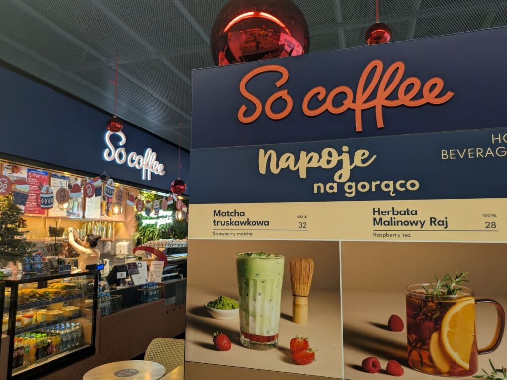 ポーランド発のコーヒー「So Coffee」。いちご抹茶ドリンクが32ズロチ（約1200円）