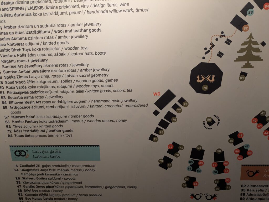 会場の地図。メリーゴーランドの脇を裏に入るとトイレがある@Pen&Voyage