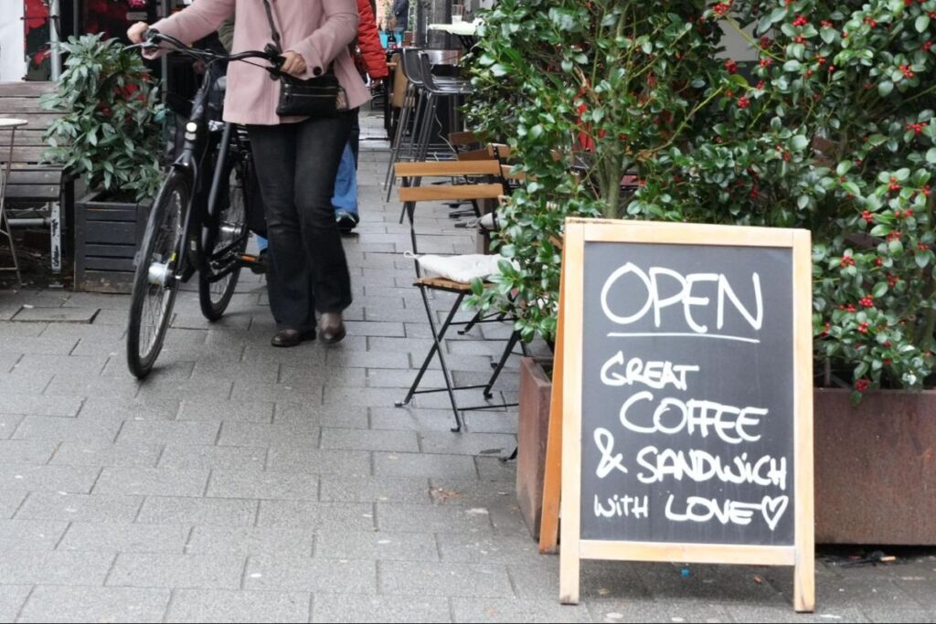 ロッテルダムでコーヒーを飲めるカフェは普通にCafeやKoffiehuis（コフィーハウス）と呼ばれる©Pen＆Voyage