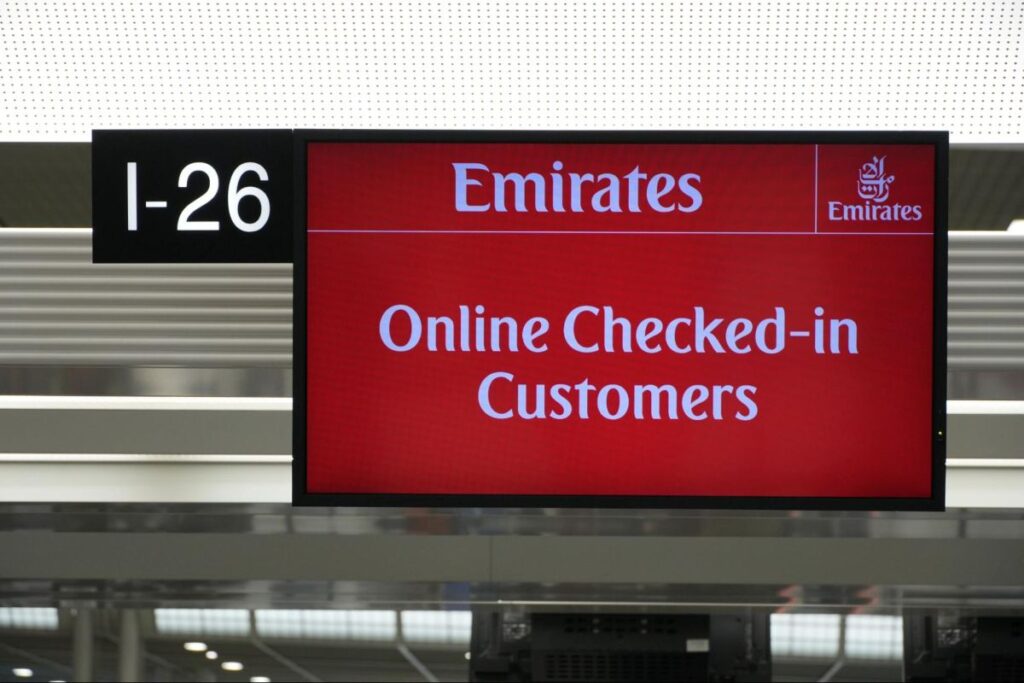 オンラインチェックインを済ませた乗客用のカウンター案内©Pen&Voyage