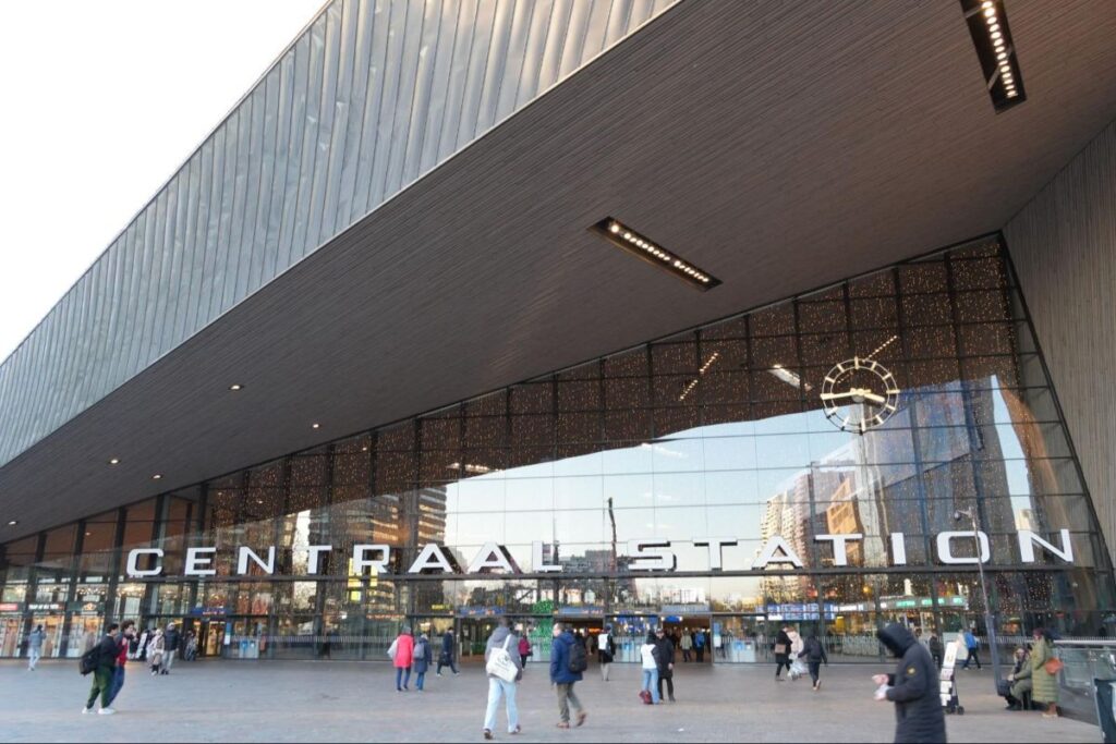 ロッテルダム中央駅©Pen＆Voyage