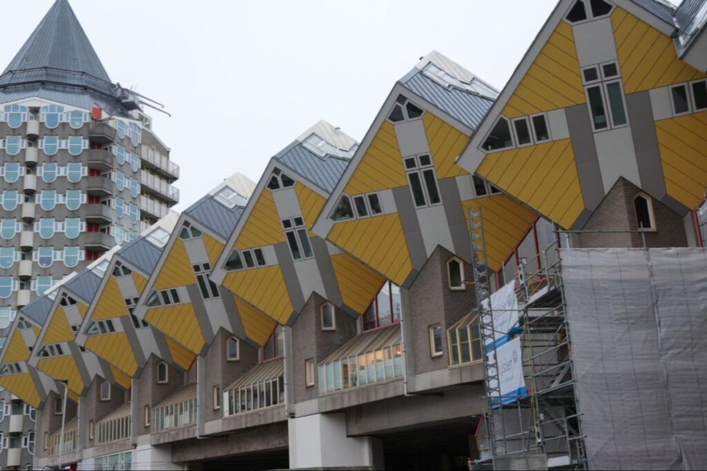 ブラーク駅（Blaak）近くの観光名所キューブハウス©Pen＆Voyage