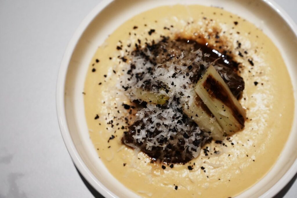 ラトビア産牛ほほ肉 ポレンタ、ペコリーノ・ロマーノ 23ユーロ
(Latvian beef cheeks, polenta, and Pecorino Romano)