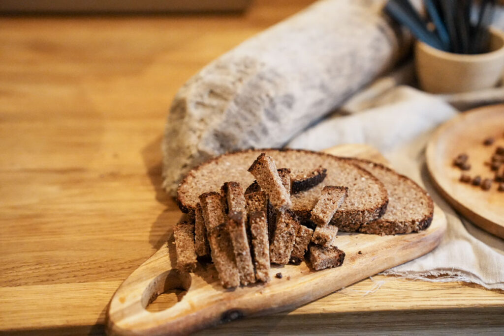 首都リーガにある食の出版社「Pie Galda!（ピエ・ガルダ！）」で出された黒パンⒸPen＆Voyage