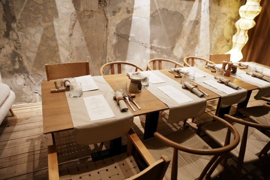 アースカラーであたたかい内装ⒸPen&Voyage