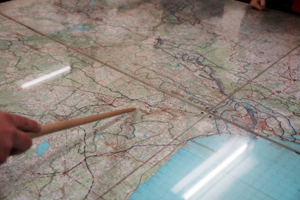 机の上にも地図ⒸPen&Voyage