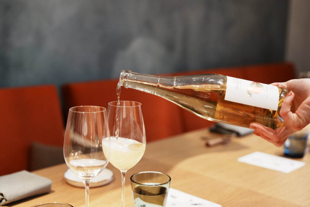 食前酒をいただくⒸPen&Voyage