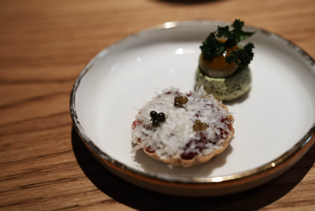 手でつまんでいただきますⒸPen&Voyage