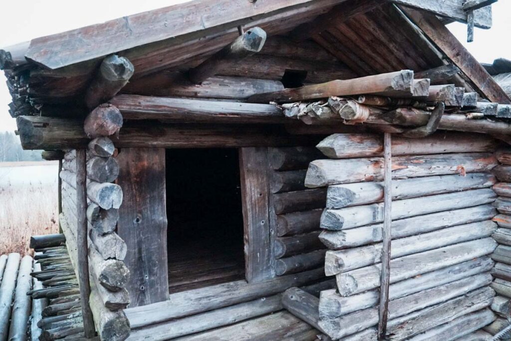 考古学データをもとに復元された住居ⒸPen＆Voyage