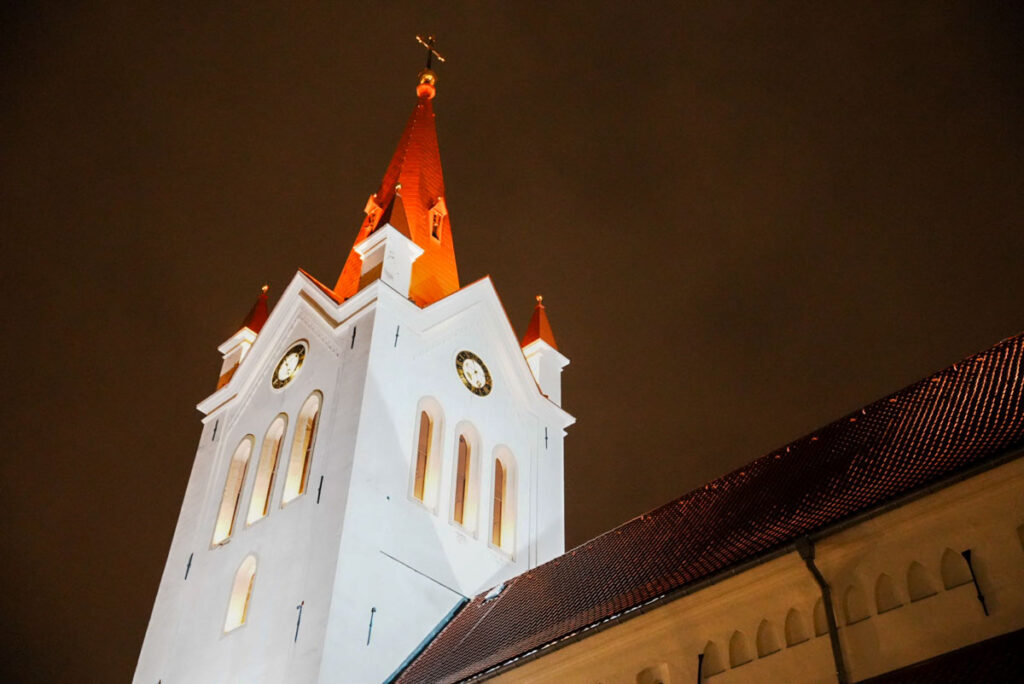 13世紀に建てられたゴシック様式の聖ヨハネ教会ⒸPen&Voyage