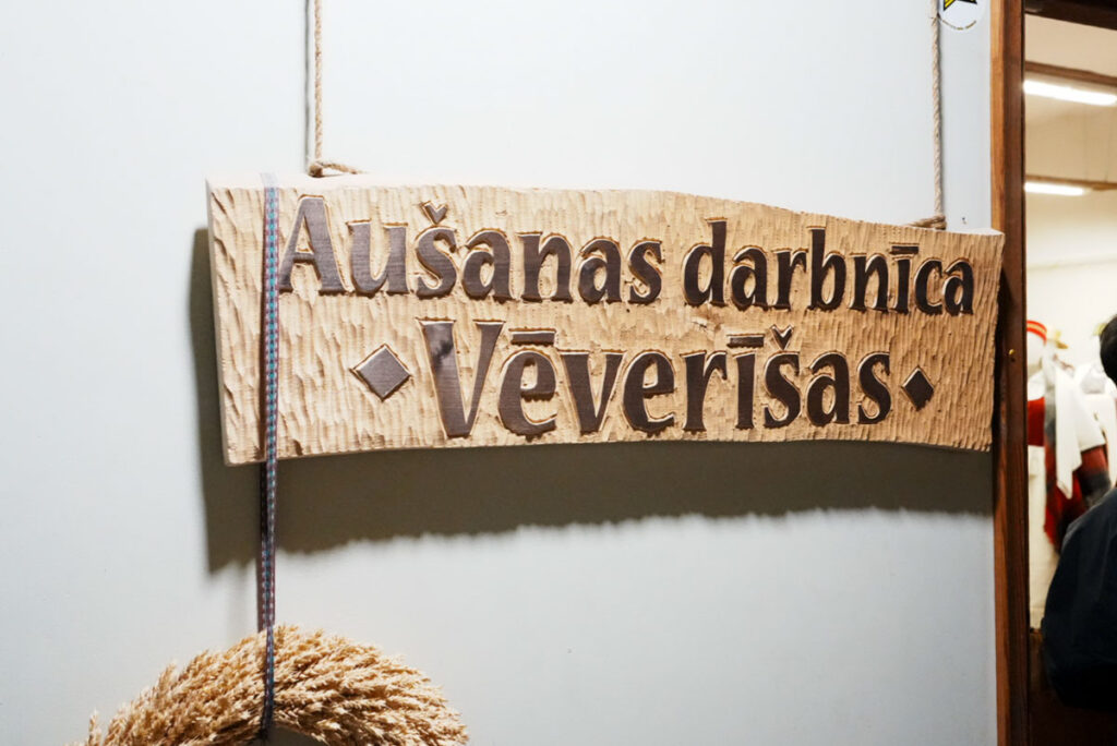 Vēverīšasは女性の織り手の意味ⒸPen&Voyage