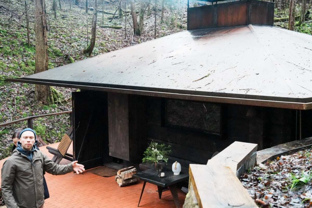 奥まった場所にあるスモークのピルツⒸPen&Voyage