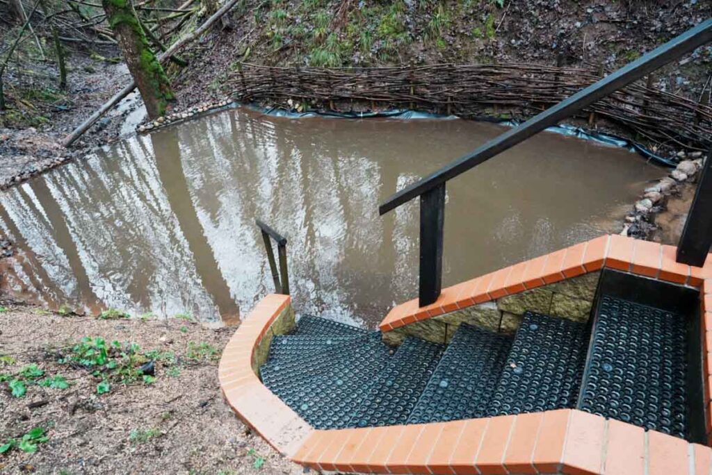 スモークのピルツの前にある池ⒸPen&Voyage