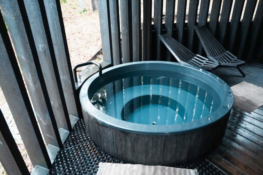 温めた体を冷やす水風呂ⒸPen&Voyage