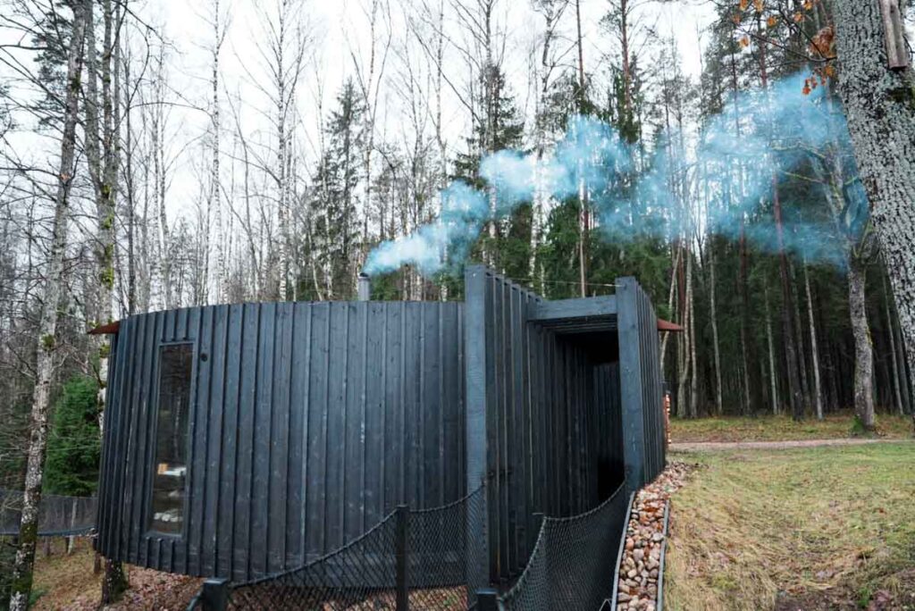 ウールのサウナから蒸気が上がるⒸPen&Voyage