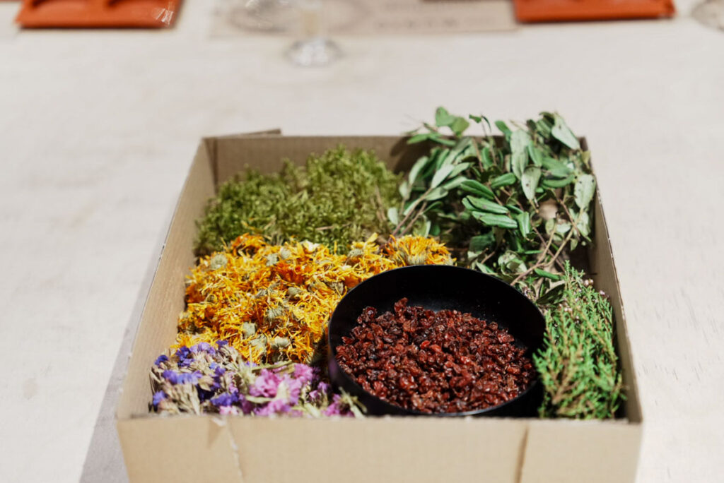 用意されたハーブやベリー類ⒸPen＆Voyage