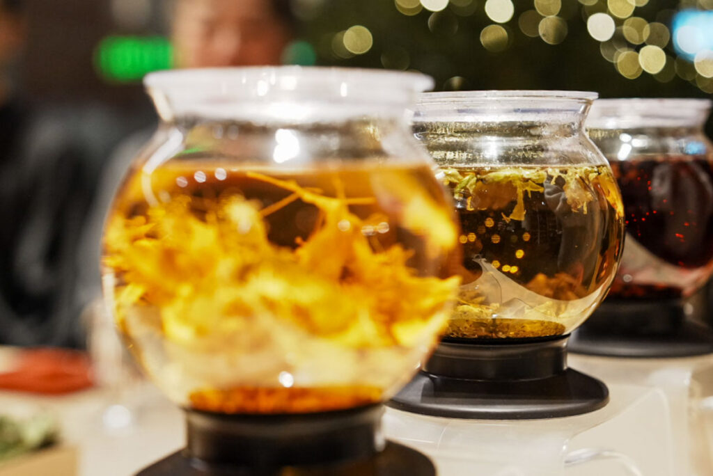 まずは飲んでハーブを楽しむⒸPen＆Voyage