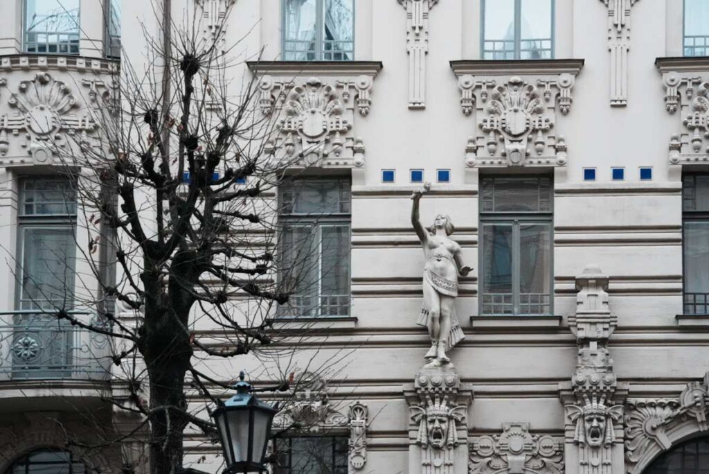 女性のモチーフが多いⒸPen＆Voyage