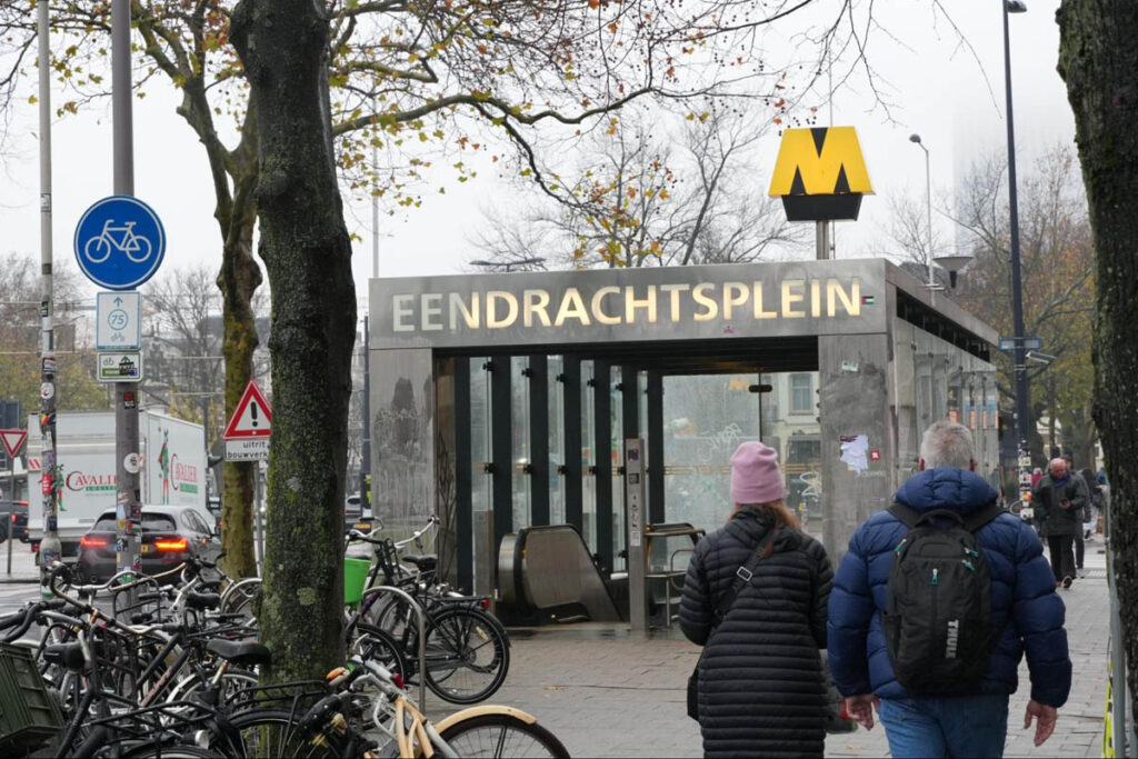 メトロの最寄り駅はEendrachtsplein(エーンドラハップレイン)駅©Pen&Voyage