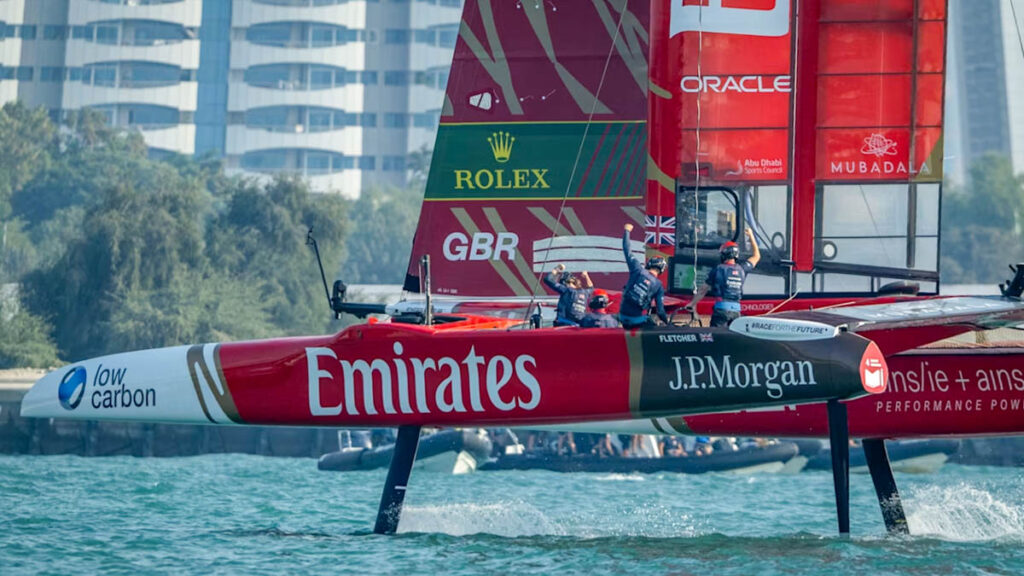 エミレーツ航空はヨットの国別対抗戦SailGPで英国チームのスポンサーを務めている=SailGP提供